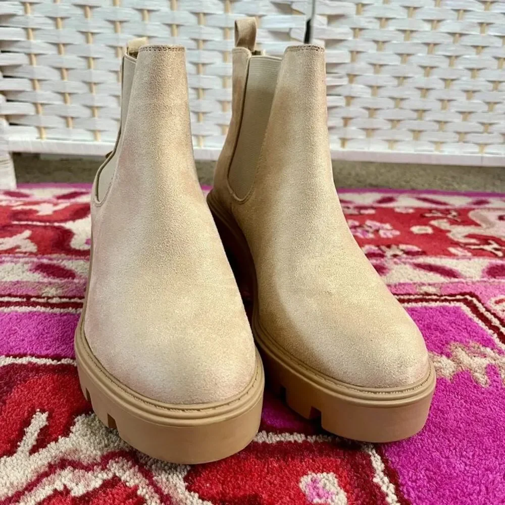 Redtop Platform Lug Sole Chelsea Boots NWT - Size 9.5